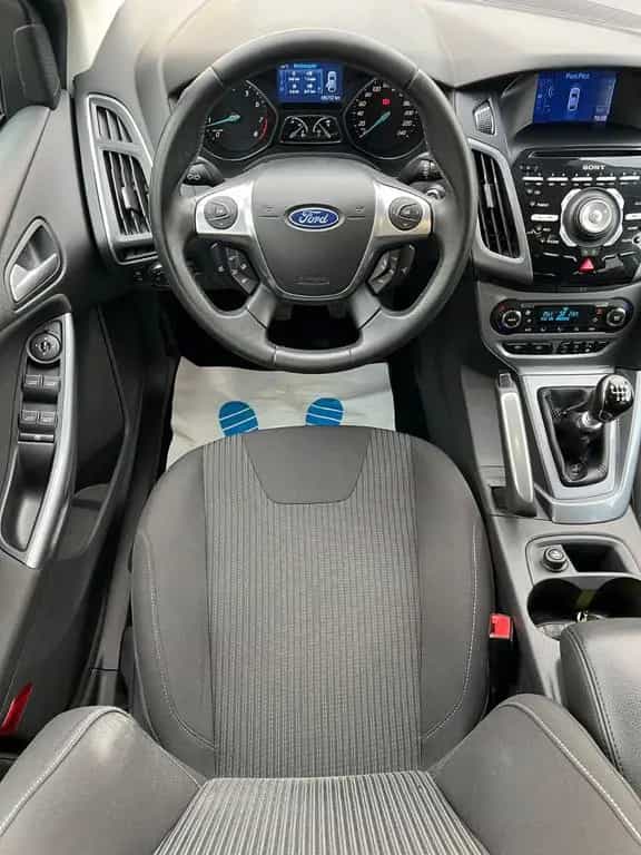 Ford Focus Turnier Titanium 02/2012-photo-21