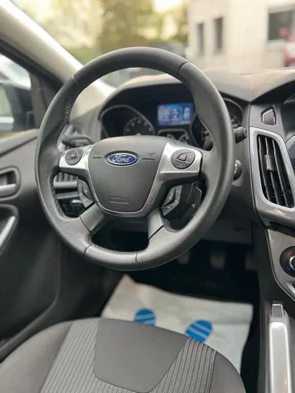 Ford Focus Turnier Titanium 02/2012-photo-23