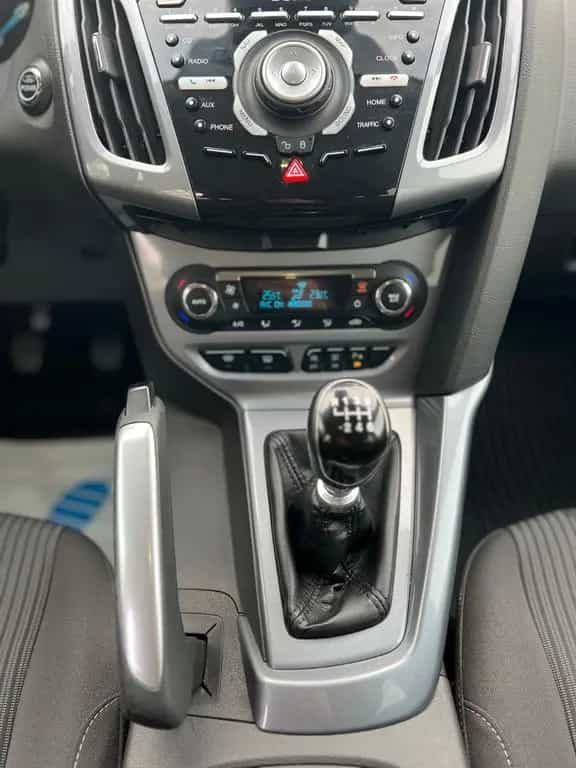 Ford Focus Turnier Titanium 02/2012-photo-24