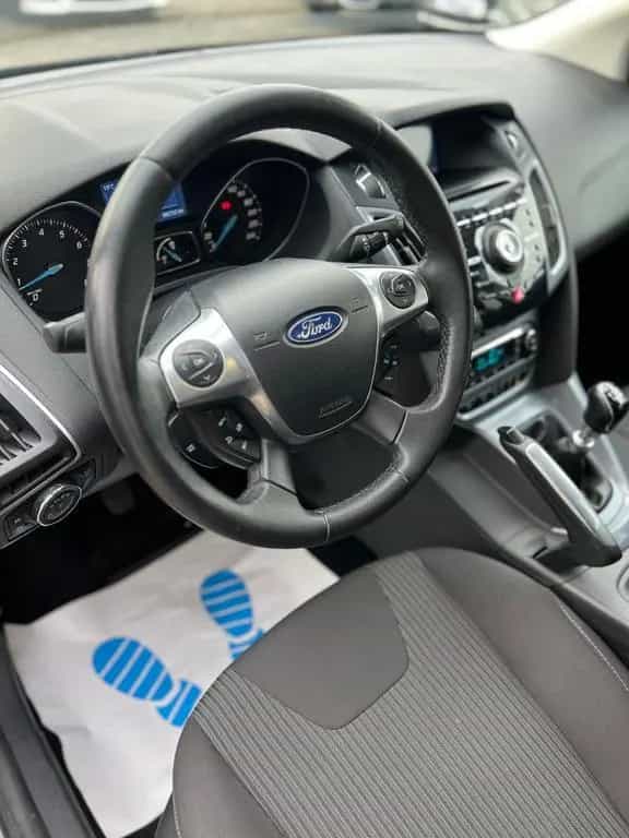 Ford Focus Turnier Titanium 02/2012-photo-25