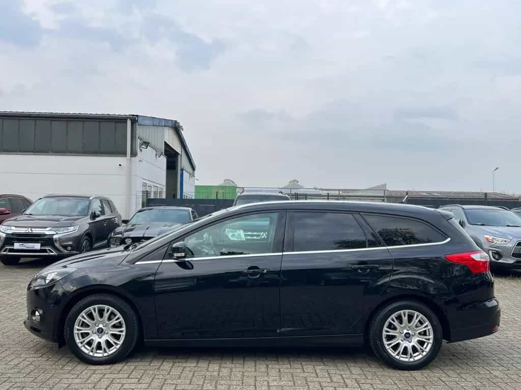 Ford Focus Turnier Titanium 02/2012-photo-4