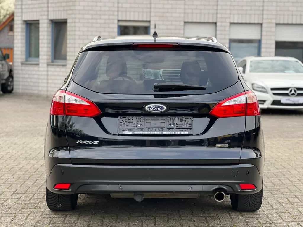 Ford Focus Turnier Titanium 02/2012-photo-6