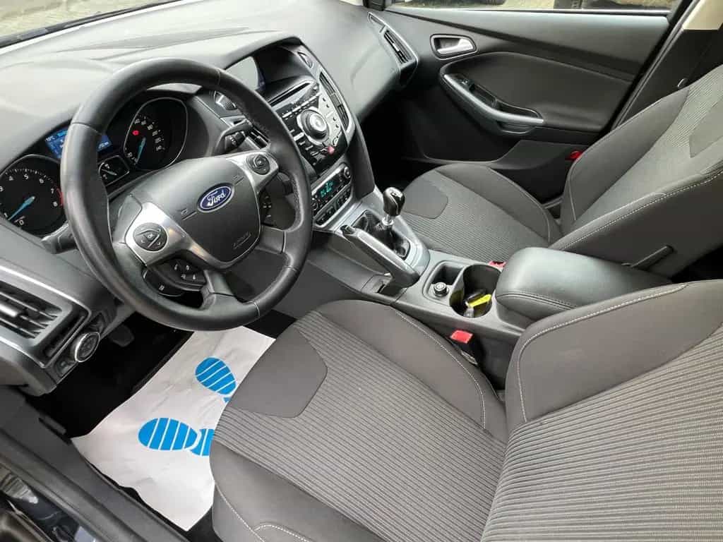 Ford Focus Turnier Titanium 02/2012-photo-9