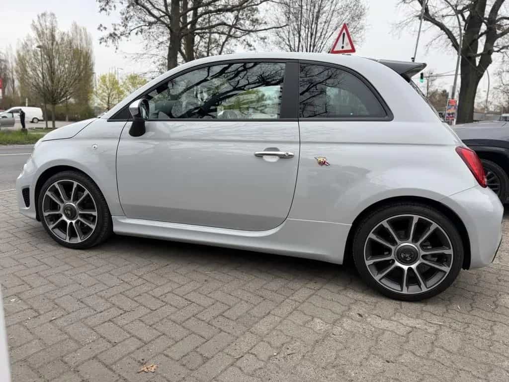 Abarth 595 1.4 T-Jet 16V 595 MY22 160 PS Automatik 01/2023-photo-1