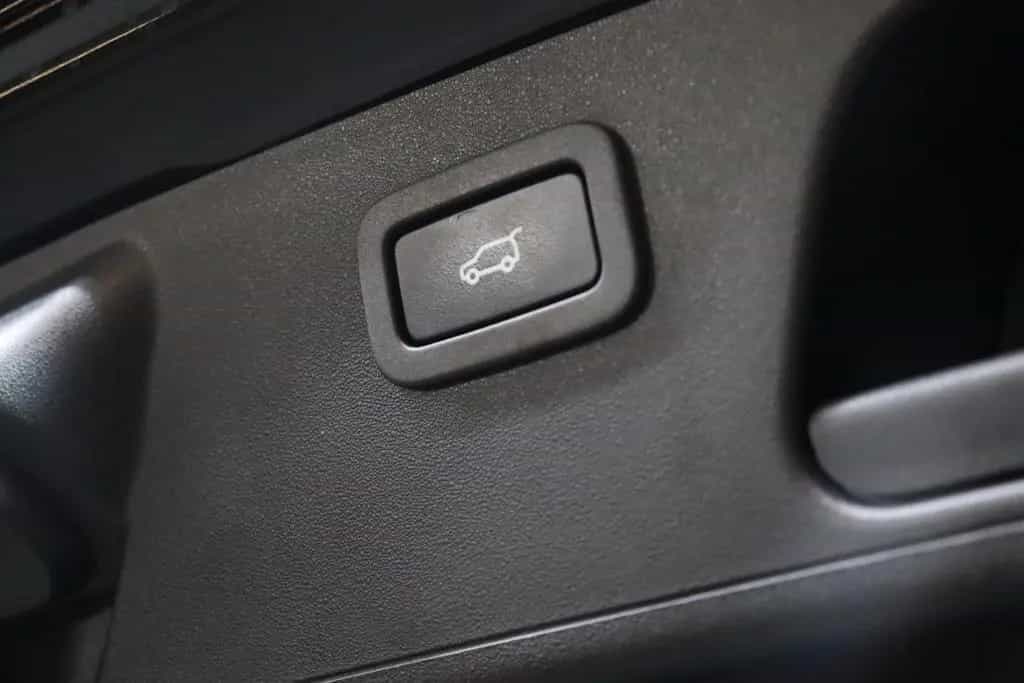 Jaguar E-Pace R-Dynamic SE AWD*MERIDAN*KAMERA*APPLECAR 12/2018-photo-31