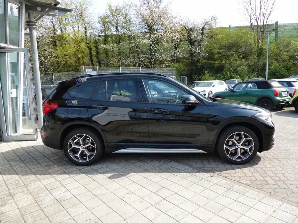 BMW X1 sDrive18i xLine Aut., Panoramadach, Navi, LED 01/2017-photo-1