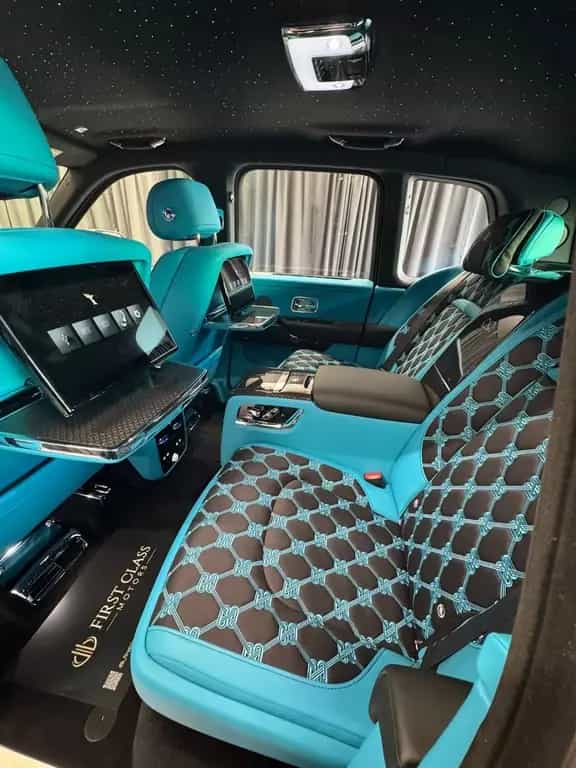 Rolls-Royce Cullinan * Black Badge*Production 2026 null-photo-11