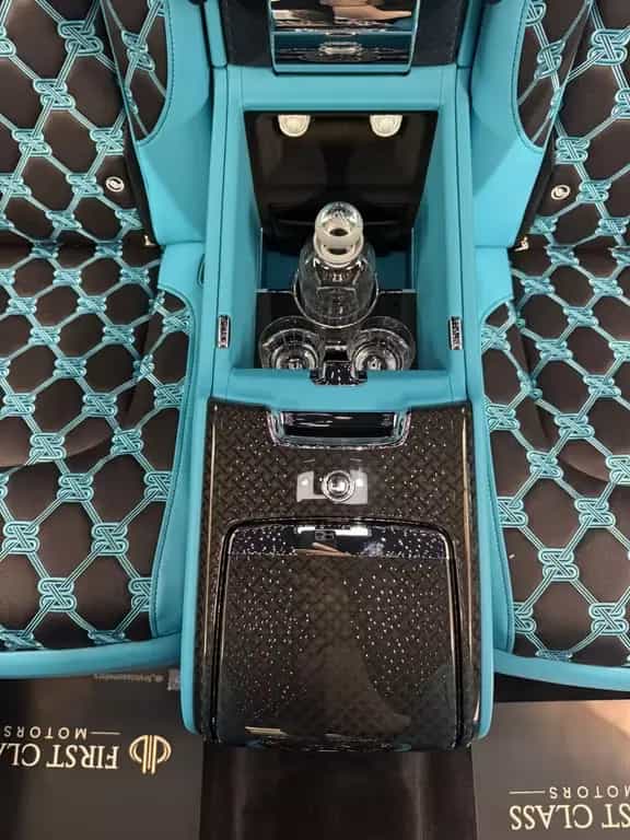 Rolls-Royce Cullinan * Black Badge*Production 2026 null-photo-14
