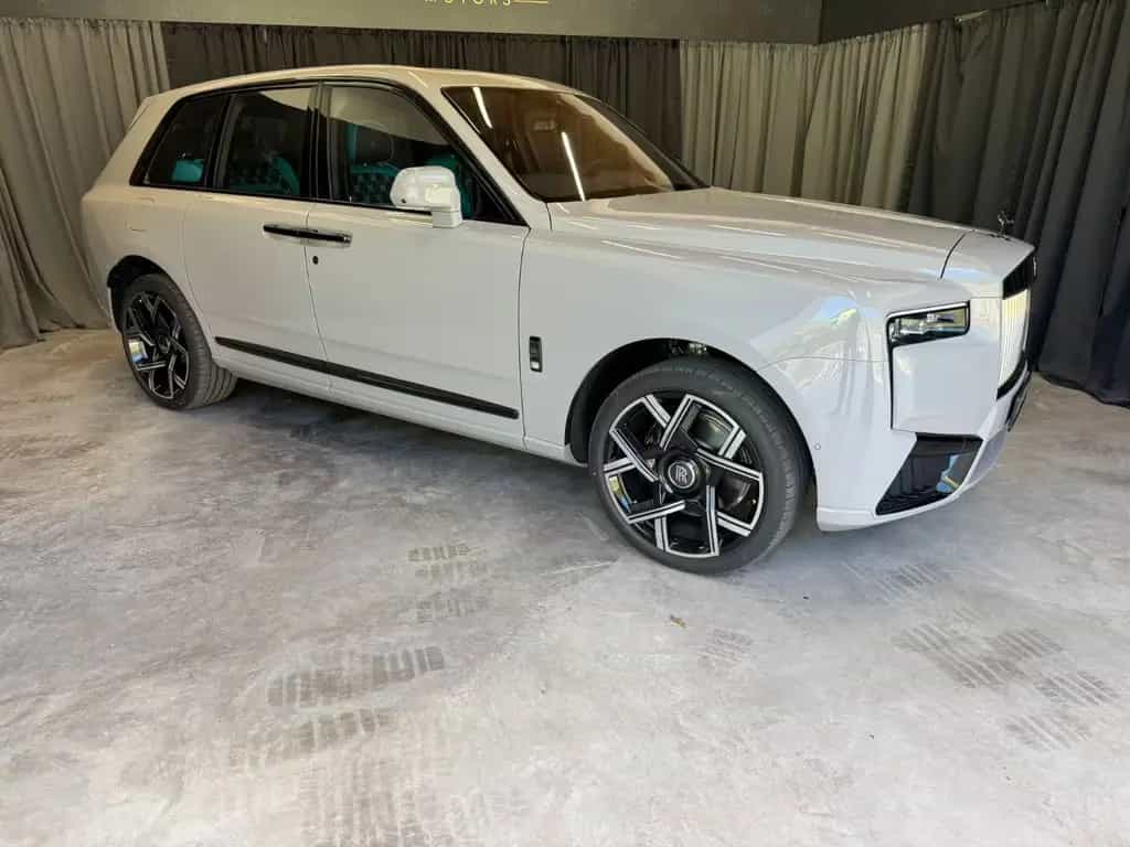 Rolls-Royce Cullinan * Black Badge*Production 2026 null-photo-19
