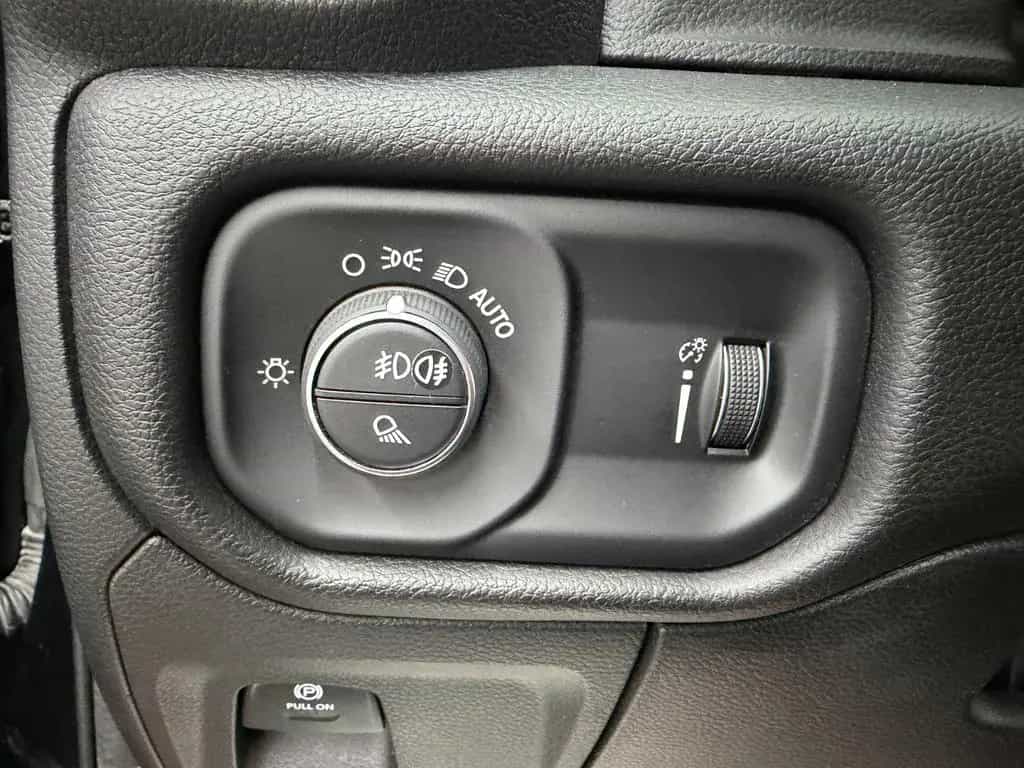 Dodge RAM 1500 5.7 V8 HEMI eTORQUE Bighorn Crewcab/LKW 07/2023-photo-35