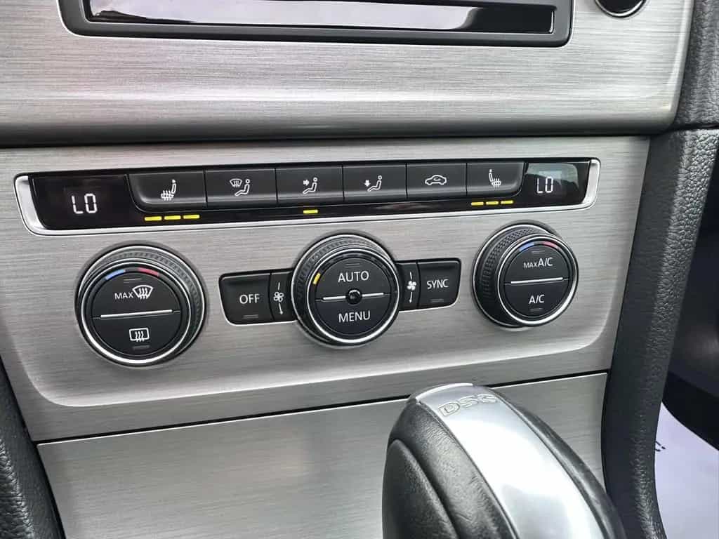 Volkswagen Golf VII Variant Automatik PDC Navi AHK SHZ Pano 11/2016-photo-22