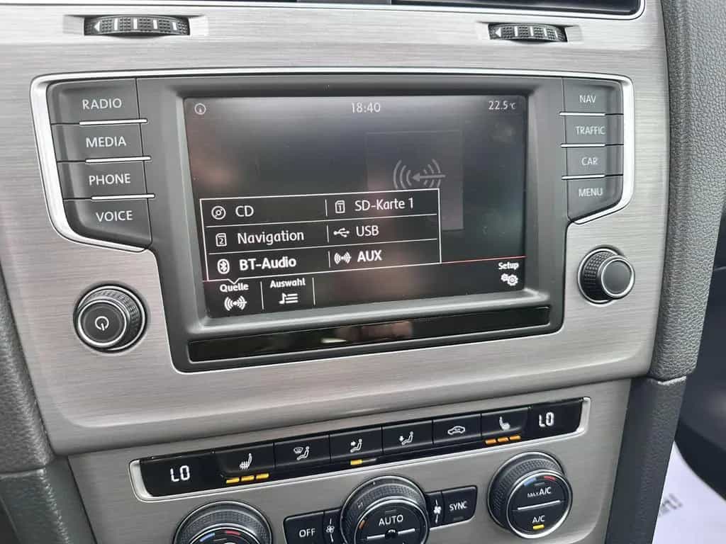 Volkswagen Golf VII Variant Automatik PDC Navi AHK SHZ Pano 11/2016-photo-25