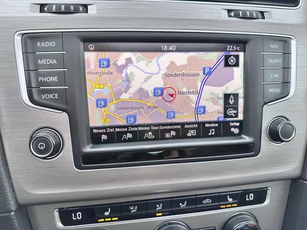 Volkswagen Golf VII Variant Automatik PDC Navi AHK SHZ Pano 11/2016-photo-27