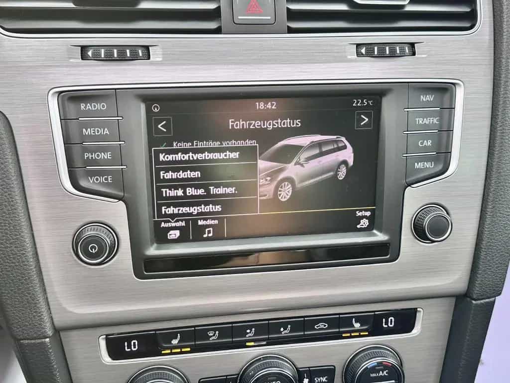 Volkswagen Golf VII Variant Automatik PDC Navi AHK SHZ Pano 11/2016-photo-30