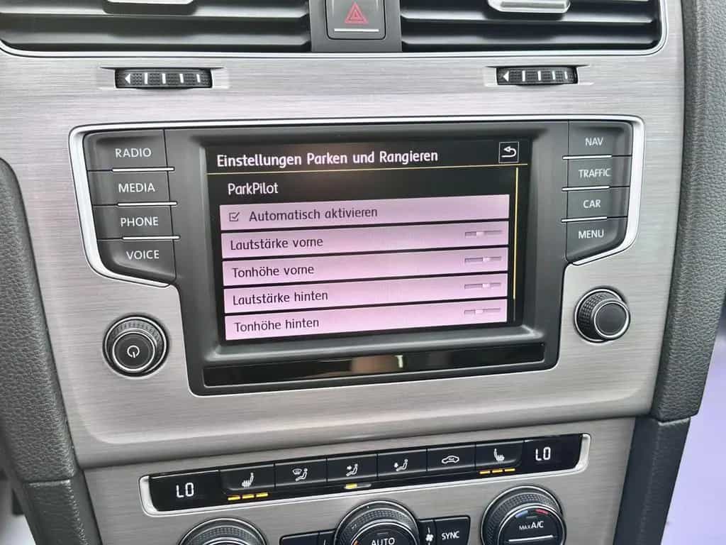 Volkswagen Golf VII Variant Automatik PDC Navi AHK SHZ Pano 11/2016-photo-32