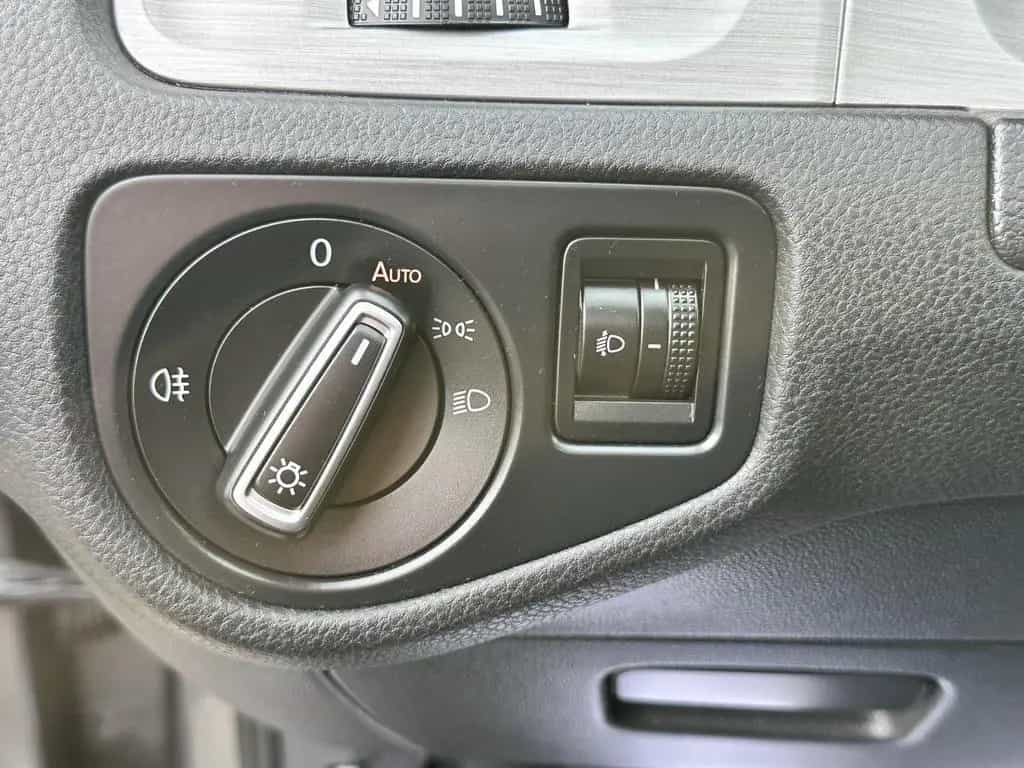 Volkswagen Golf VII Variant Automatik PDC Navi AHK SHZ Pano 11/2016-photo-34