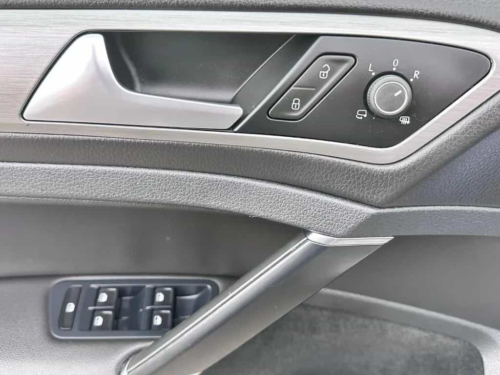 Volkswagen Golf VII Variant Automatik PDC Navi AHK SHZ Pano 11/2016-photo-35