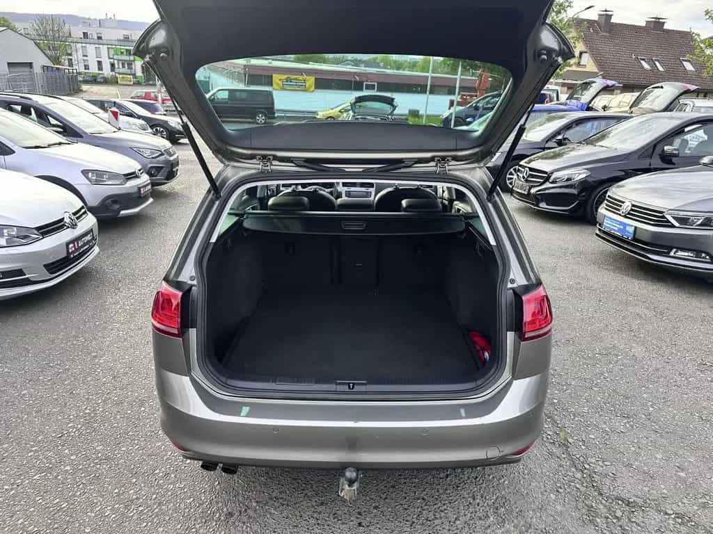 Volkswagen Golf VII Variant Automatik PDC Navi AHK SHZ Pano 11/2016-photo-39