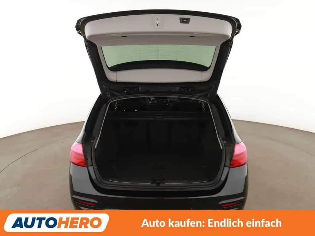BMW 3 Series 318d Sport Line Aut. *NAVI*LED*TEMPO*PDC*SHZ* 07/2017-photo-16
