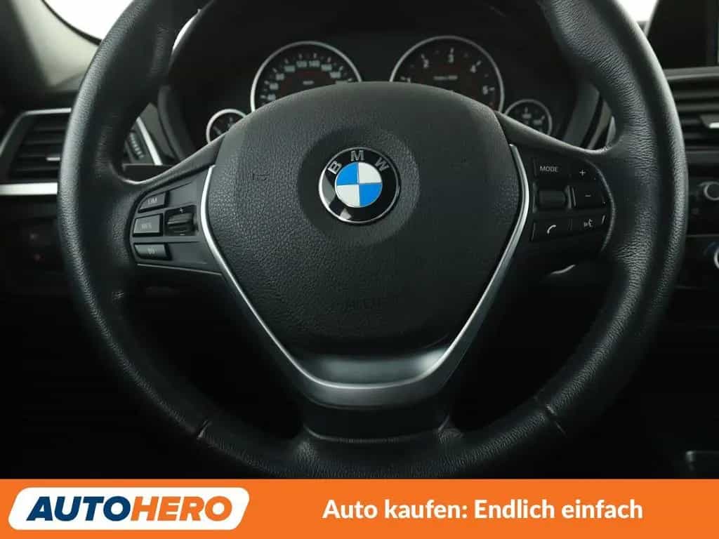 BMW 3 Series 318d Sport Line Aut. *NAVI*LED*TEMPO*PDC*SHZ* 07/2017-photo-18