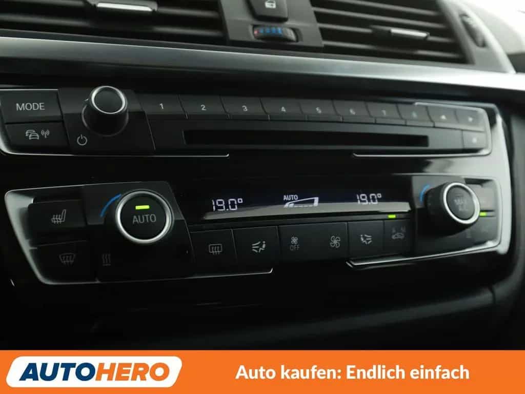 BMW 3 Series 318d Sport Line Aut. *NAVI*LED*TEMPO*PDC*SHZ* 07/2017-photo-23