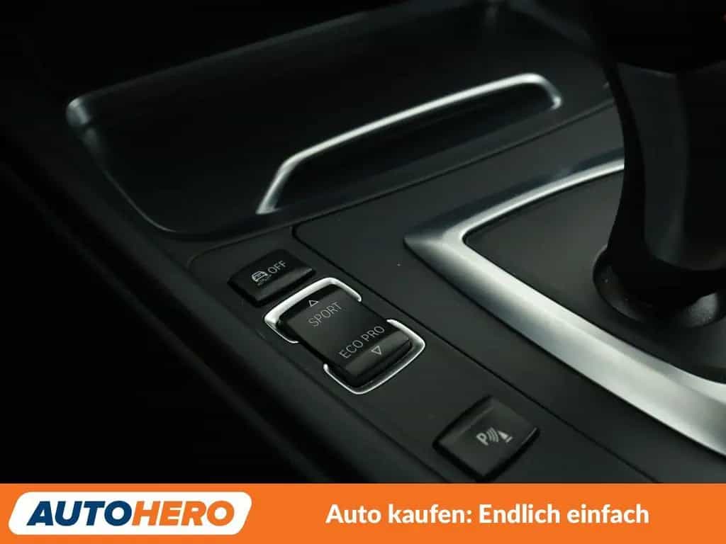 BMW 3 Series 318d Sport Line Aut. *NAVI*LED*TEMPO*PDC*SHZ* 07/2017-photo-24