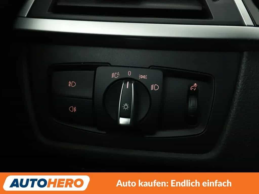 BMW 3 Series 318d Sport Line Aut. *NAVI*LED*TEMPO*PDC*SHZ* 07/2017-photo-27
