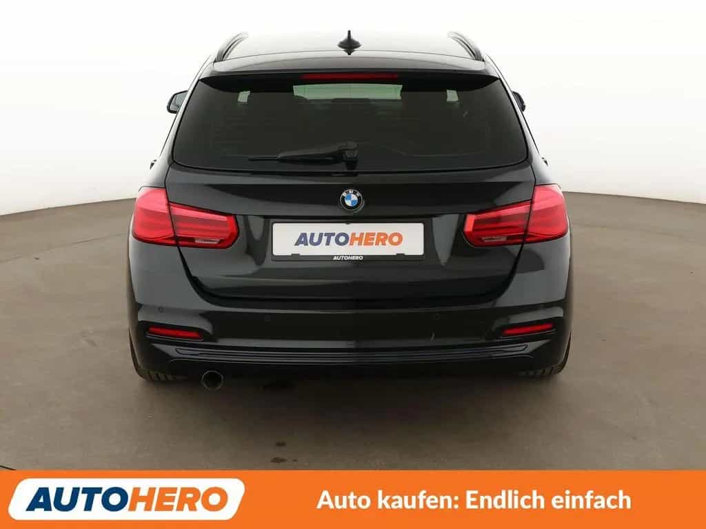 BMW 3 Series 318d Sport Line Aut. *NAVI*LED*TEMPO*PDC*SHZ* 07/2017-photo-4