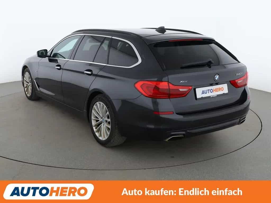 BMW 5 Series 540i xDrive Luxury Line Aut. *HUD*360°*LED*ACC* 03/2018-photo-3