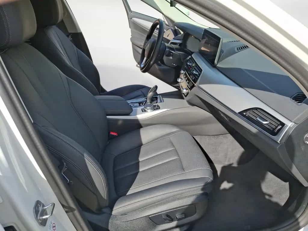 BMW 5 Series 520d xDrive Touring Aut. Standhzg. Klimaaut. AHK 03/2023-photo-9