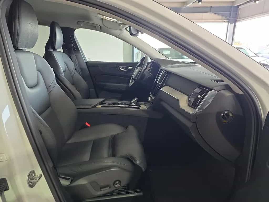 Volvo XC60 B4 (D) Inscription AWD Leder Kamera WinterP 02/2022-photo-11