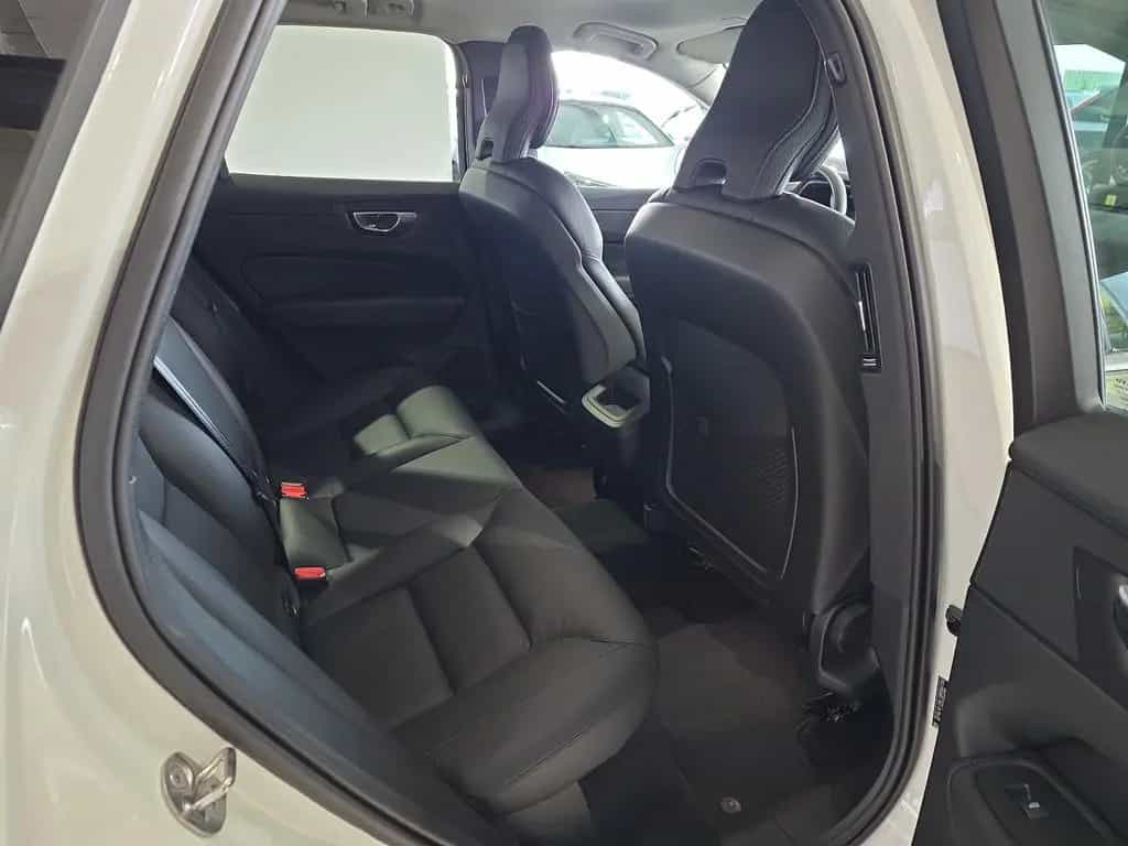 Volvo XC60 B4 (D) Inscription AWD Leder Kamera WinterP 02/2022-photo-13