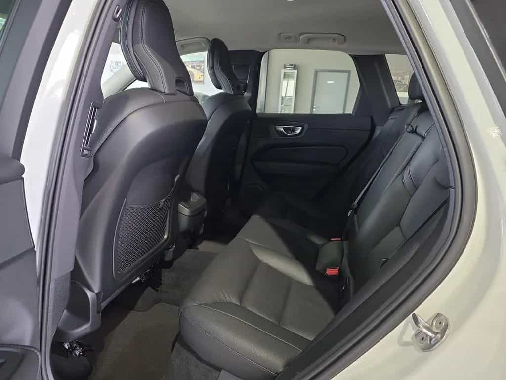 Volvo XC60 B4 (D) Inscription AWD Leder Kamera WinterP 02/2022-photo-16