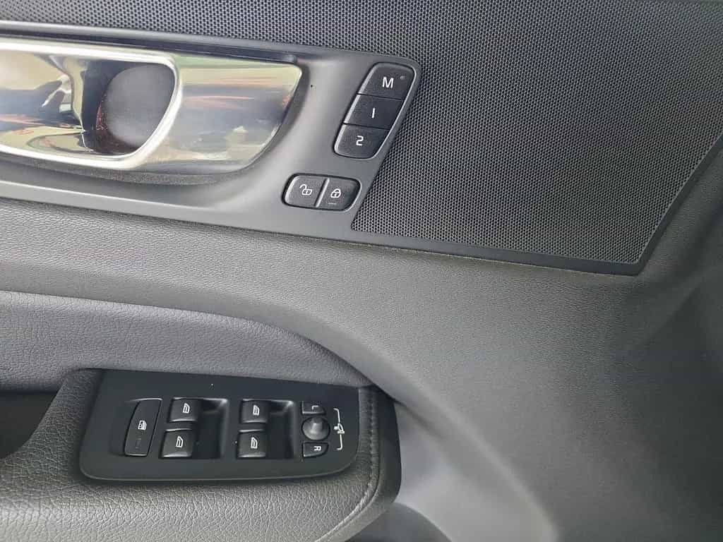 Volvo XC60 B4 (D) Inscription AWD Leder Kamera WinterP 02/2022-photo-17