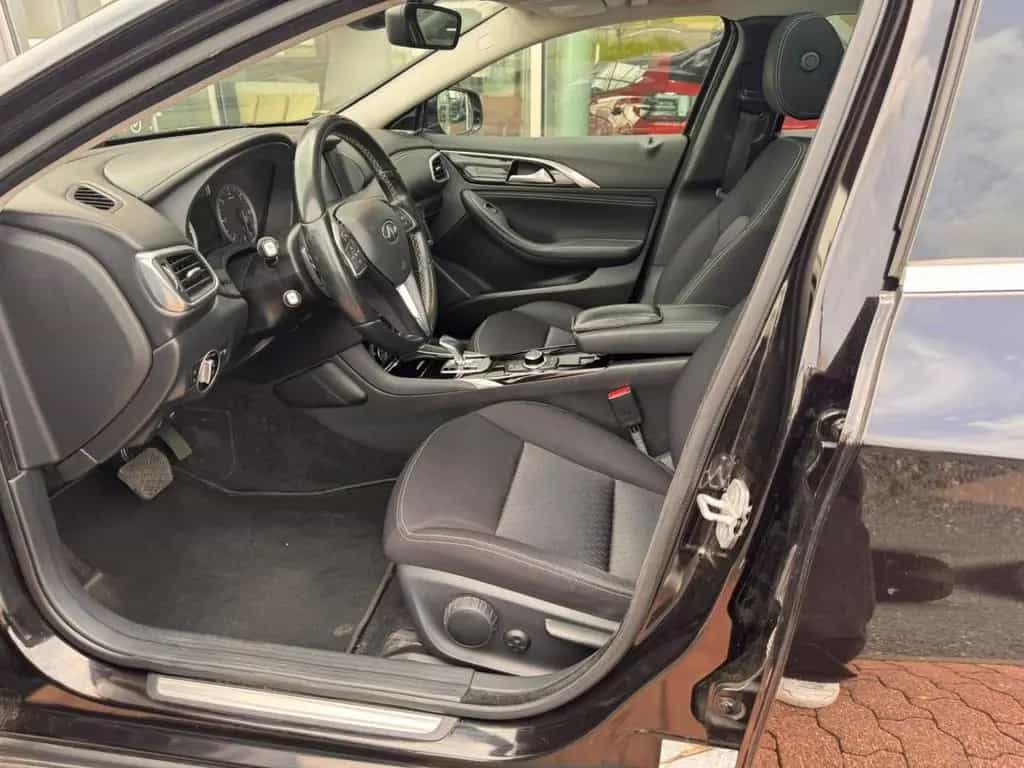 Infiniti QX30 2.2d Premium 09/2016-photo-10