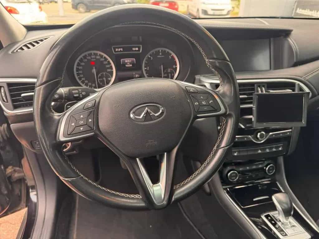 Infiniti QX30 2.2d Premium 09/2016-photo-16