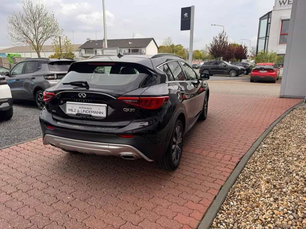 Infiniti QX30 2.2d Premium 09/2016-photo-6