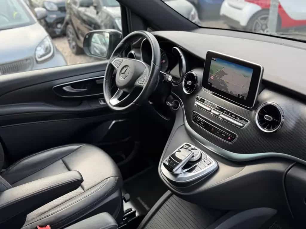 Mercedes-Benz V-Class 300d*AMG-LINE*PANORAMA*DISTRONIC*360°KAM*1HAND 07/2020-photo-18
