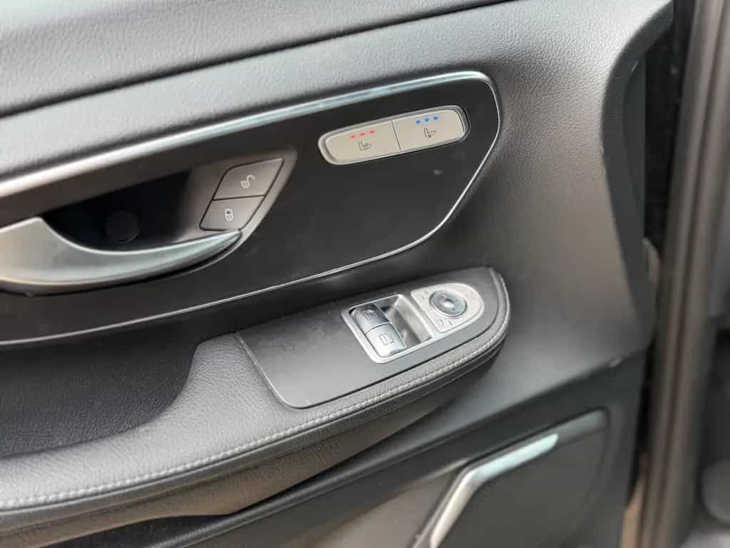 Mercedes-Benz V-Class 300d*AMG-LINE*PANORAMA*DISTRONIC*360°KAM*1HAND 07/2020-photo-29