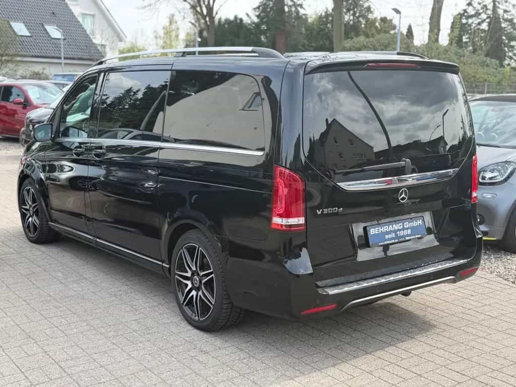 Mercedes-Benz V-Class 300d*AMG-LINE*PANORAMA*DISTRONIC*360°KAM*1HAND 07/2020-photo-3