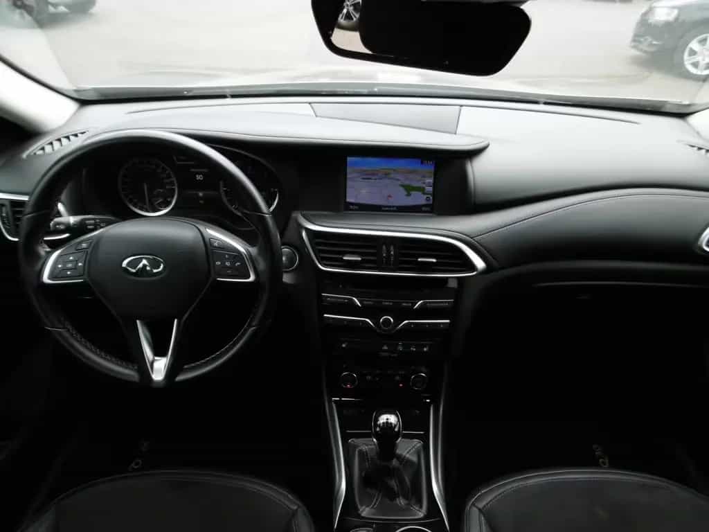 Infiniti Q30 1.5d LUXE Nav LED Alcantara Keyless CAM PDC 08/2018-photo-4