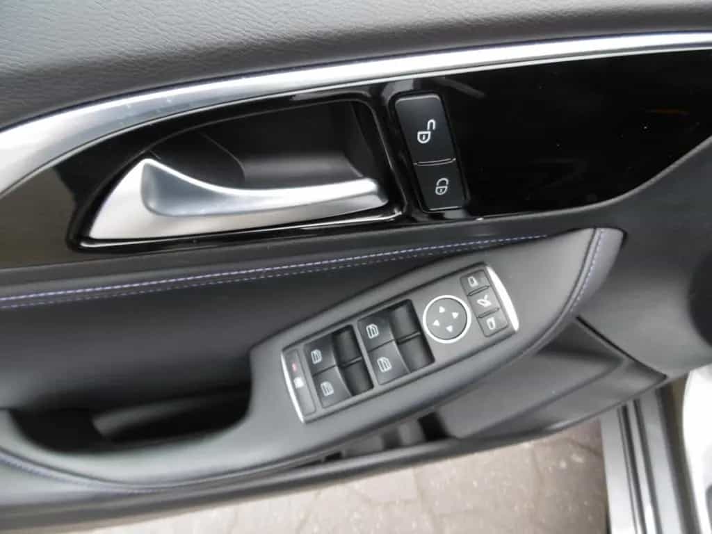 Infiniti Q30 1.5d LUXE Nav LED Alcantara Keyless CAM PDC 08/2018-photo-5