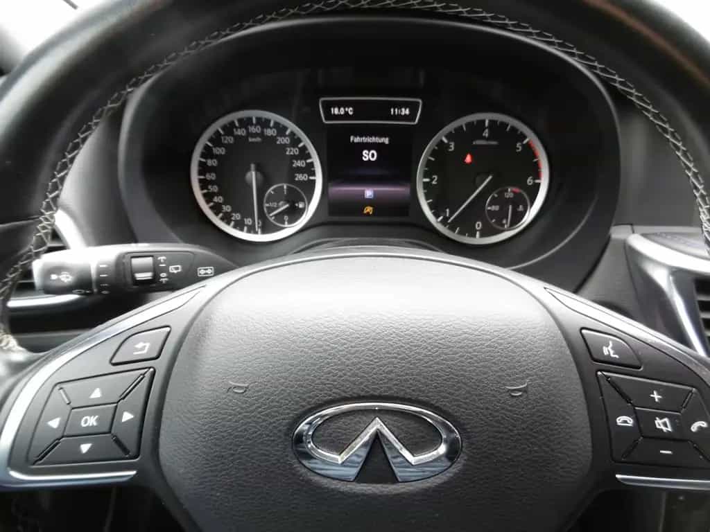 Infiniti Q30 1.5d LUXE Nav LED Alcantara Keyless CAM PDC 08/2018-photo-6