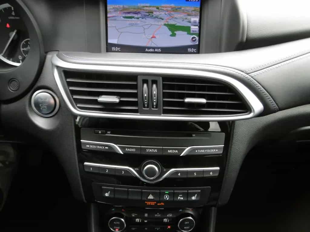 Infiniti Q30 1.5d LUXE Nav LED Alcantara Keyless CAM PDC 08/2018-photo-8
