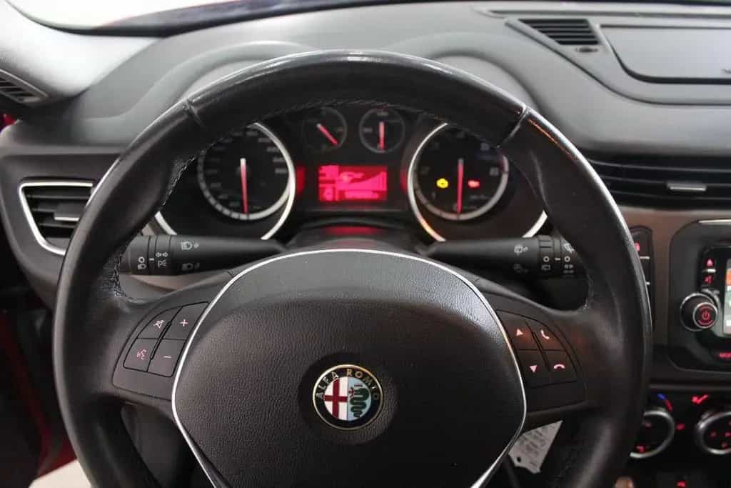 Alfa Romeo Giulietta ROMEO - Giulietta - 1.6 JTDm-2 105 CV Disti 01/2014-photo-7