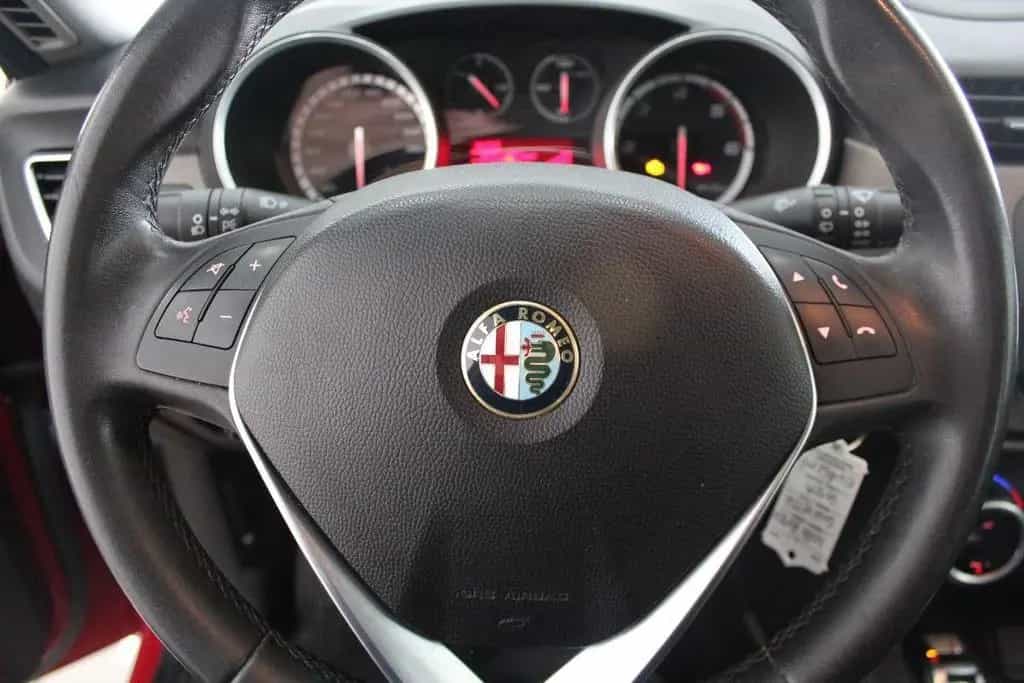 Alfa Romeo Giulietta ROMEO - Giulietta - 1.6 JTDm-2 105 CV Disti 01/2014-photo-8