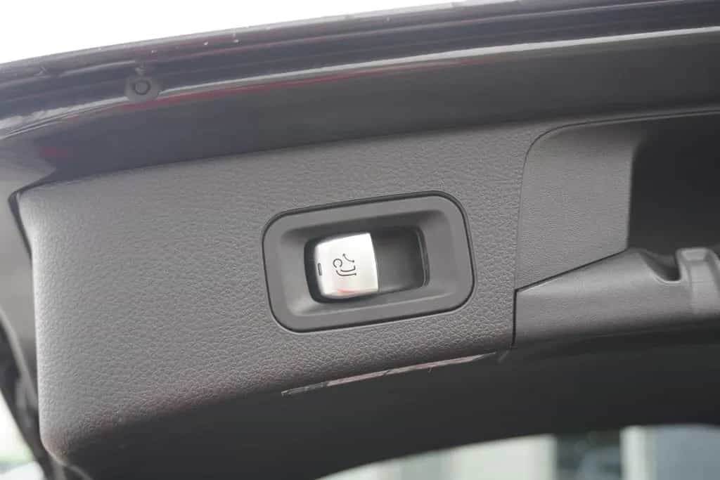 Mercedes-Benz C 300 C300 d T AMG Line LED Navi Sitzheizung PDC AHK 01/2020-photo-31