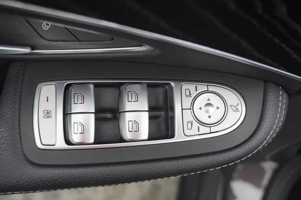 Mercedes-Benz C 300 C300 d T AMG Line LED Navi Sitzheizung PDC AHK 01/2020-photo-37