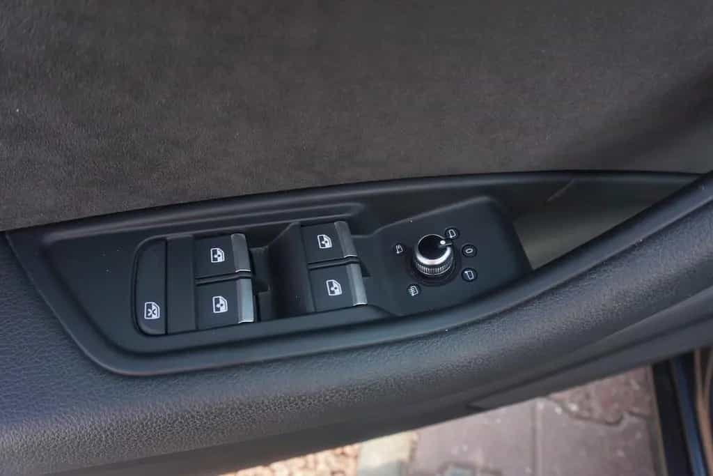 Audi A4 Avant 2.0 TFSI quattro S-Line LED Navi ACC 05/2016-photo-30