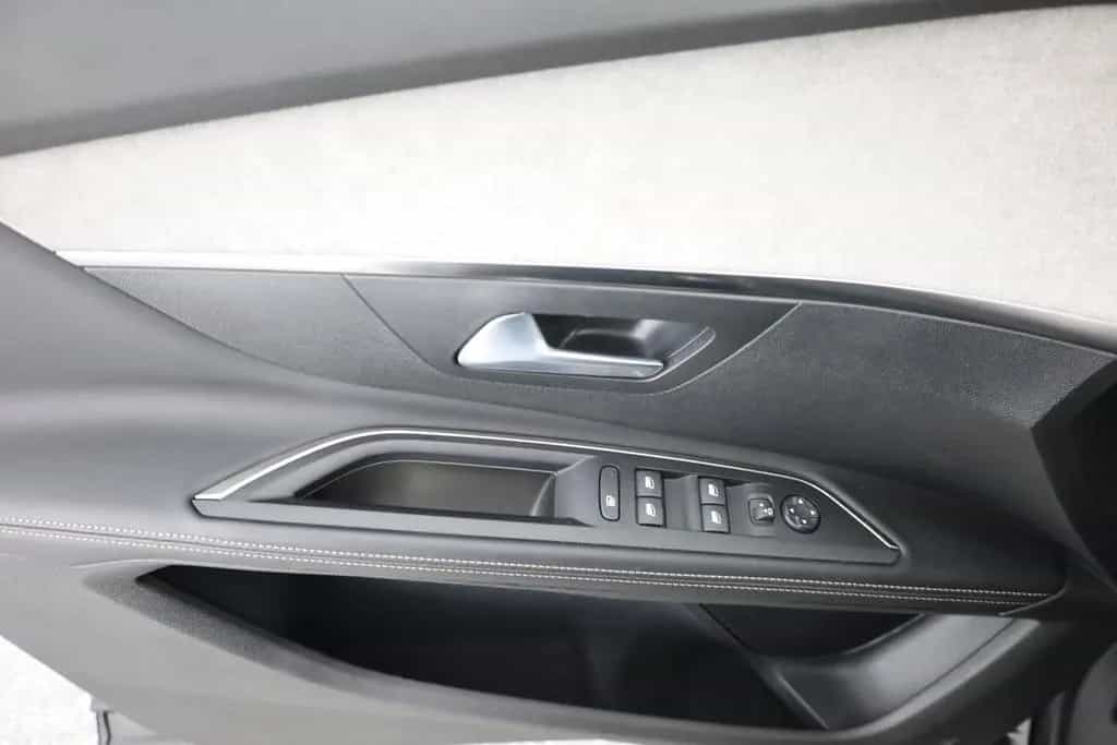 Peugeot 5008 GT 1.2 PureTech 130 Aut. LED ACC 7-Sitzer 07/2024-photo-21